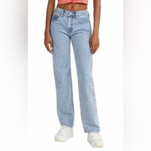 Levi Low Pro Straight Jean in size 26 light wash